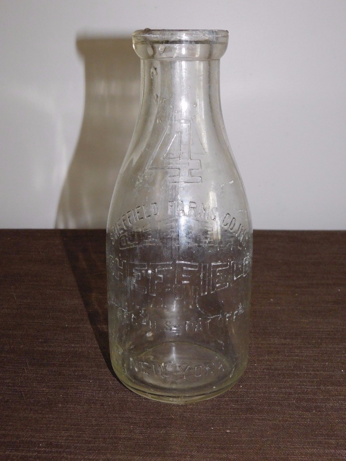 VINTAGE 1 ONE QUART MILK BOTTLE SHEFFIELD FARMS CO  INC NEW YORK