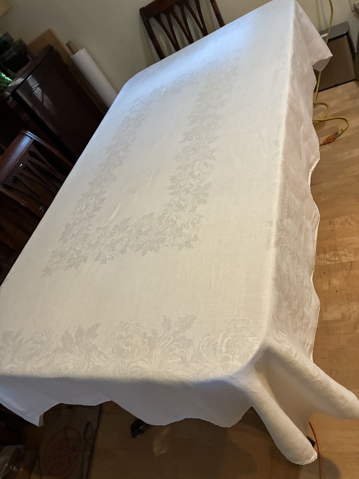 MINT Vtg Heavy Irish Linen Double Damask Tablecloth 64x86 Reversible Mum
