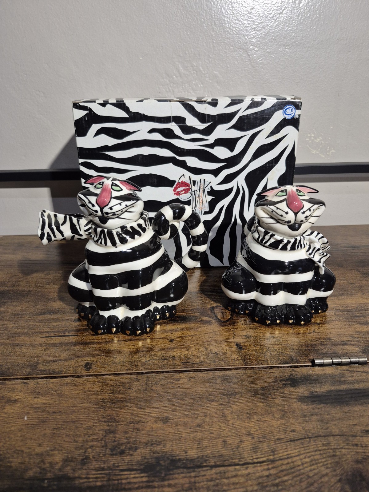 SWAK Clancy the Cat Sugar and Creamer Set signed Lynda Corneille - 2002