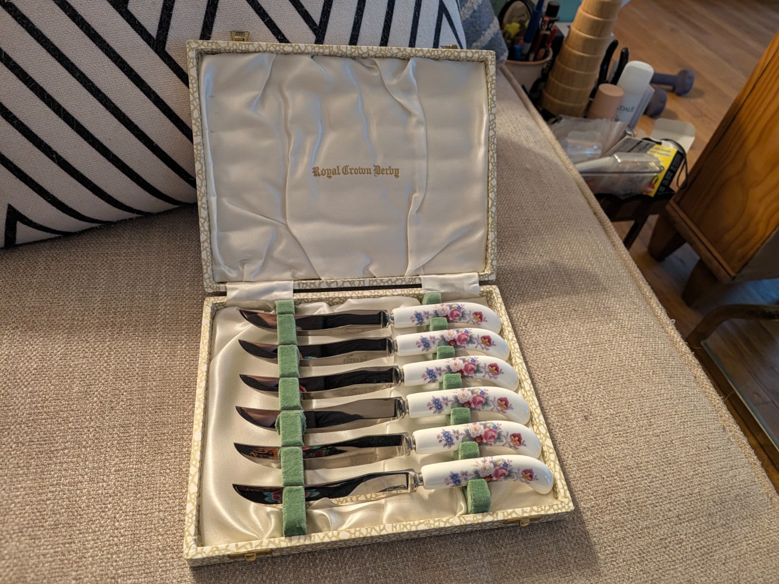 Vintage Royal Crown Derby 6 Floral Porcelain Handle Knives Boxed England Unused