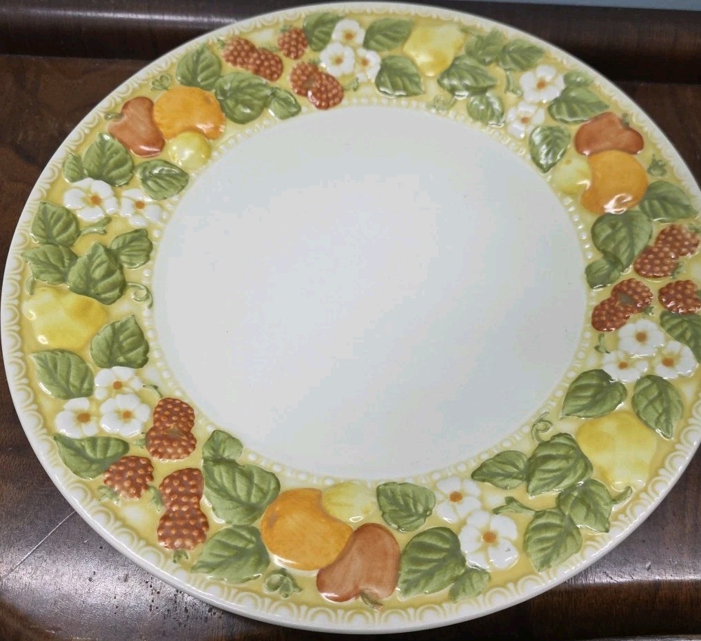 Vtg Metlox A Della Robbia  10.5
