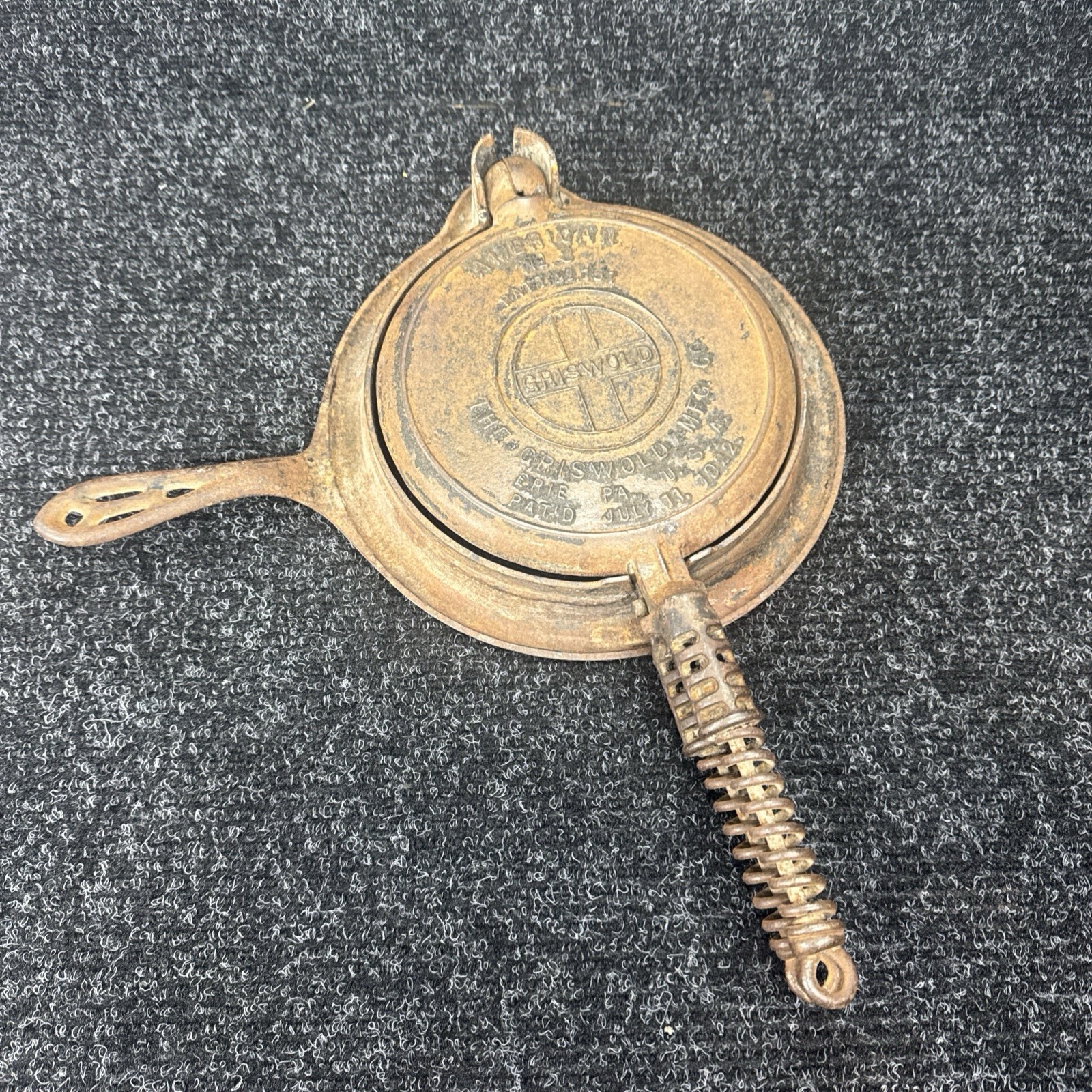 Vintage 1922 Griswold Waffle Iron No 8 Cast Iron Antique
