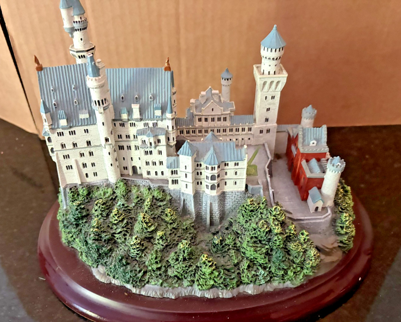 1994 Lenox Neuschwanstein Great Castles of the World Bavaria Castle Figurine