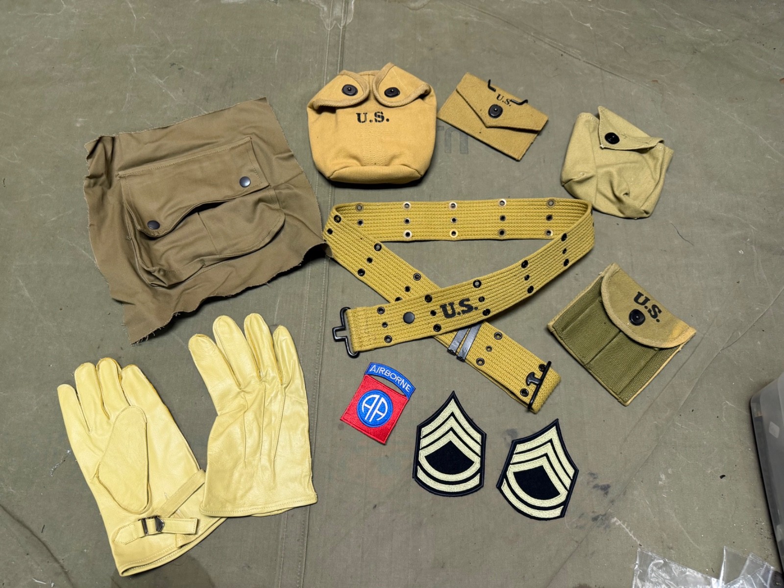 WWII US AIRBORNE PARATROOPER CARBINE AMMO POUCH, JUMP GLOVES, BELT GEAR LOT