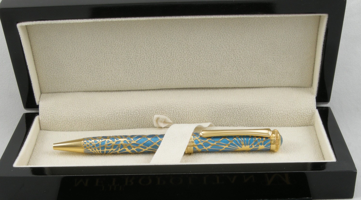 Metropolitan Museum Of Art Tiffany Pine Bough Ballpoint Pen - Mint New In Box Metropolitan Museum Of Art Tiffany Pine Bough Ballpoint Pen - Mint New In Box