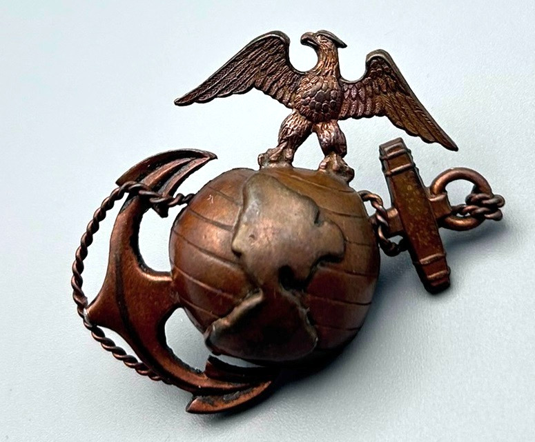 WWII 1943 USMC Marine Officer EGA Eagle Globe Anchor Hat Badge by Imperial H&H