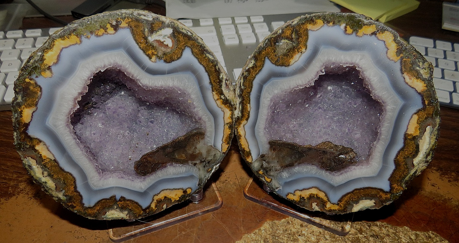 1 LG. HOLLOW 4.5 INCH LAS CHOYAS AMETHYST/QUARTZ CRYSTAL GEODE W/ STANDS
