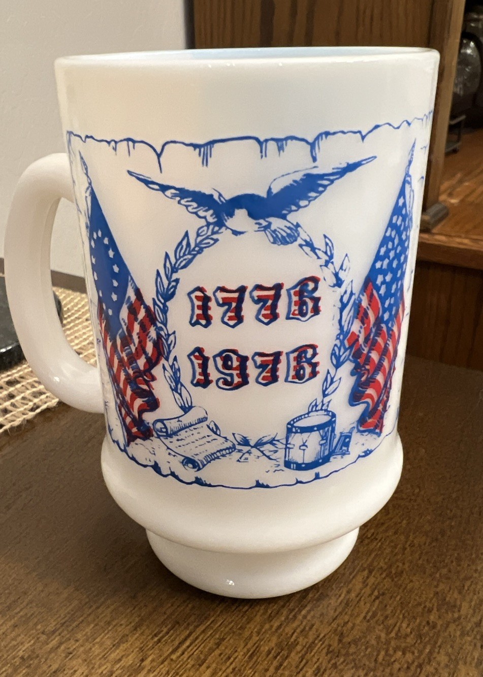 Vintage 1976 American 1776 Bicentennial Commemorative Drummer Milk Glass Mug 