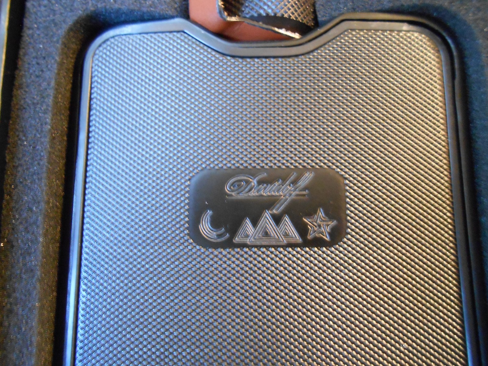 Davidoff Black  2 Cigar and Flask In One\