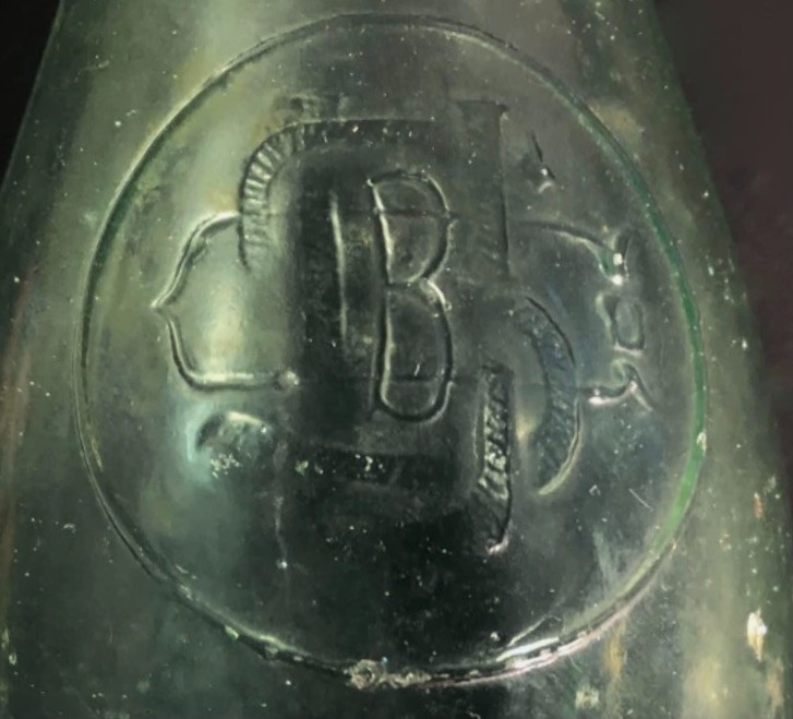 Antique 1889-1927 United States Brewing Co Chicago Embossed Pre Pro Beer Bottles