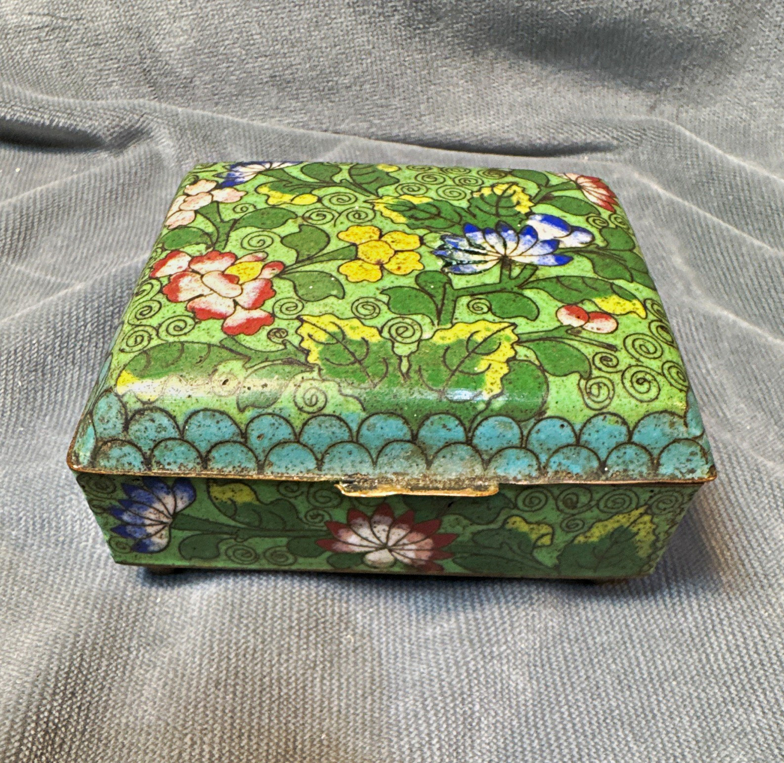 Vintage Chinese cloisonné enamel export trinket box  1920s to 1950s