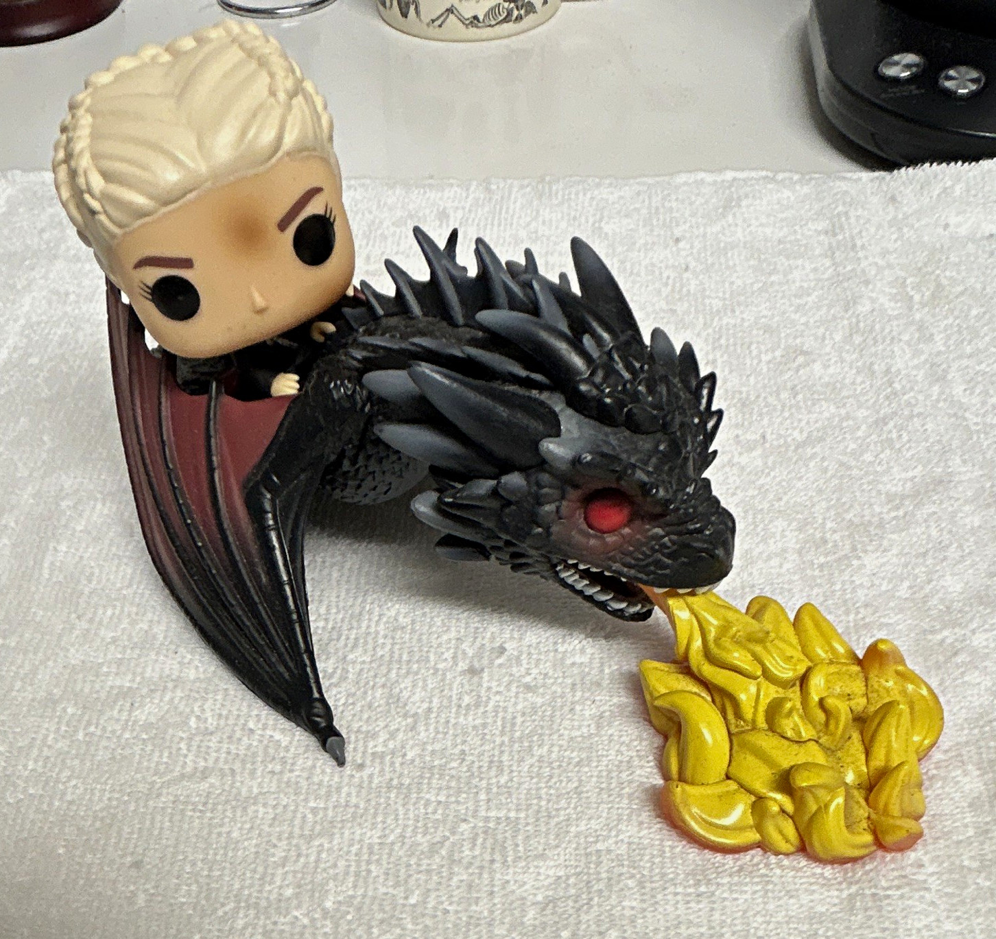 Funko Pop Game of Thrones Daenerys Targaryen & Drogon 2-Pack Glow
