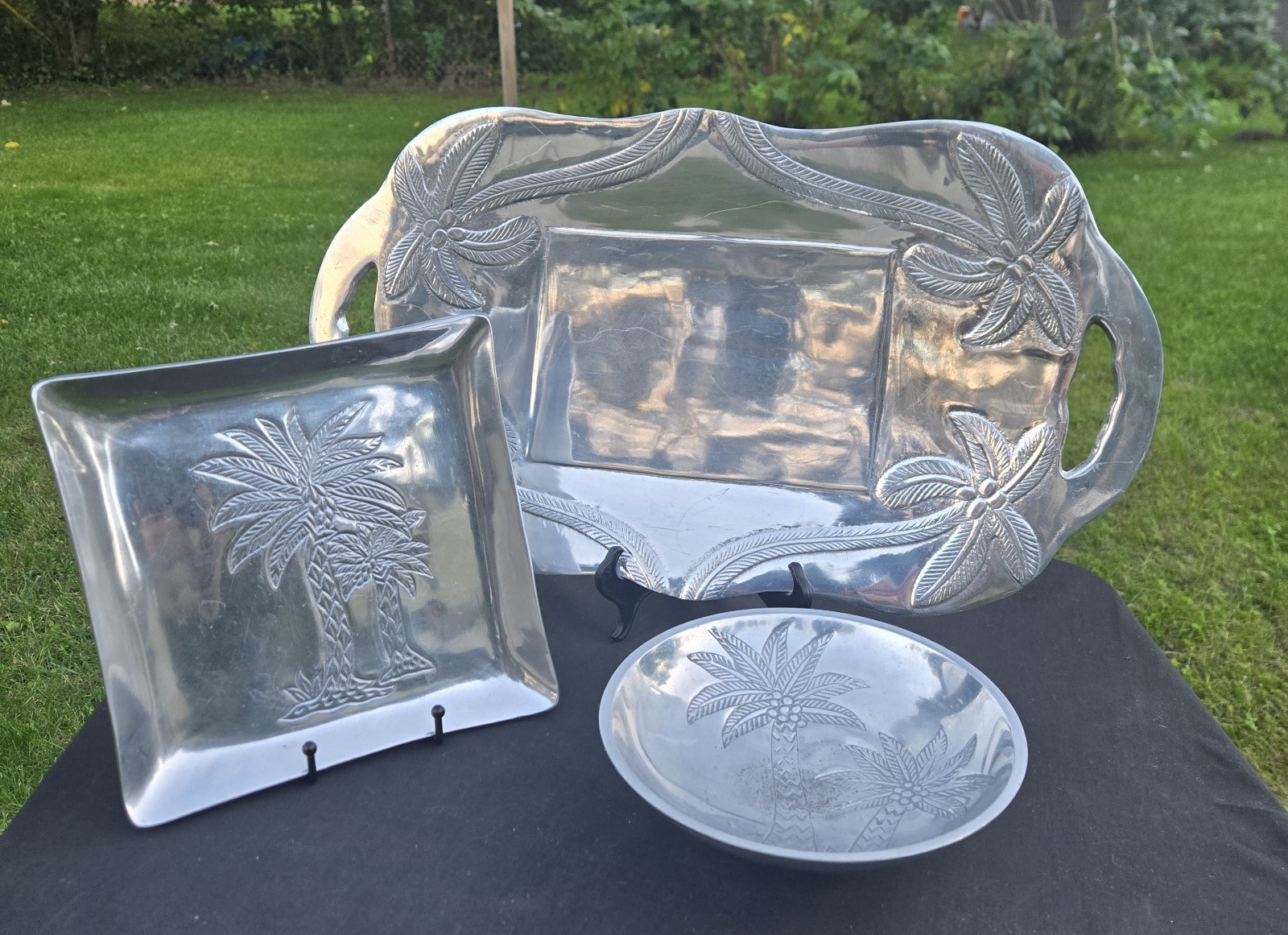 Vintage Set of 3 Heavy Cast Aluminum Traysand Bowl Palm Tree Etched Design