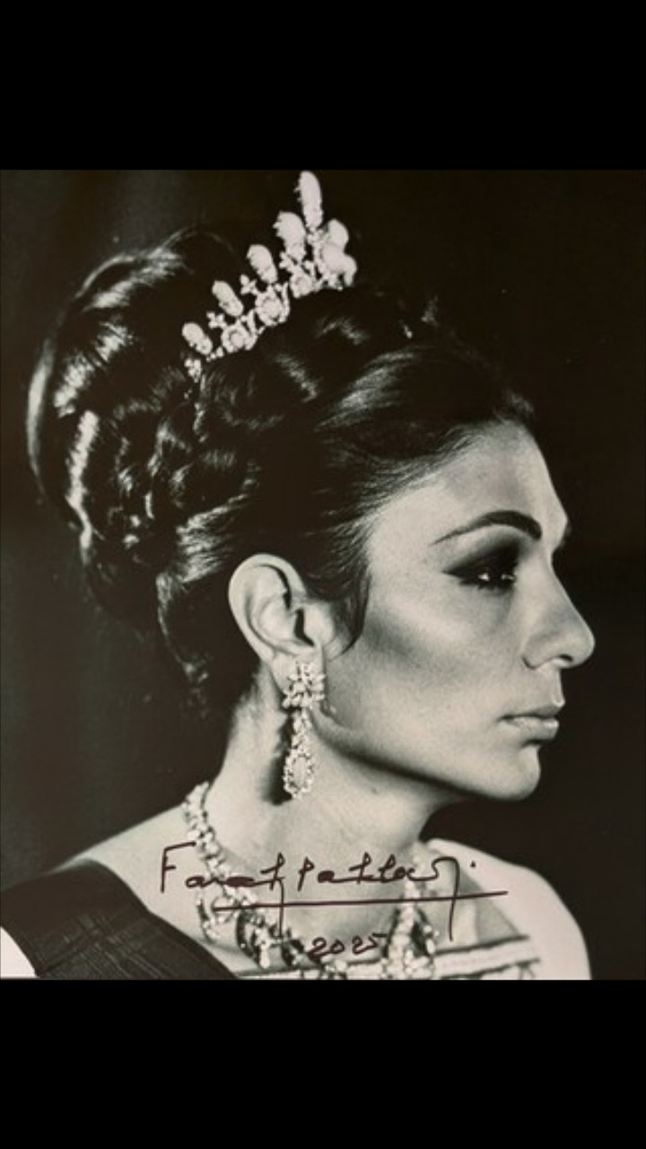 SIGNED Empress FARAH PAHLAVI of IRAN Collectible AUTOGRAPHED 8x10 HTF Photo RARE