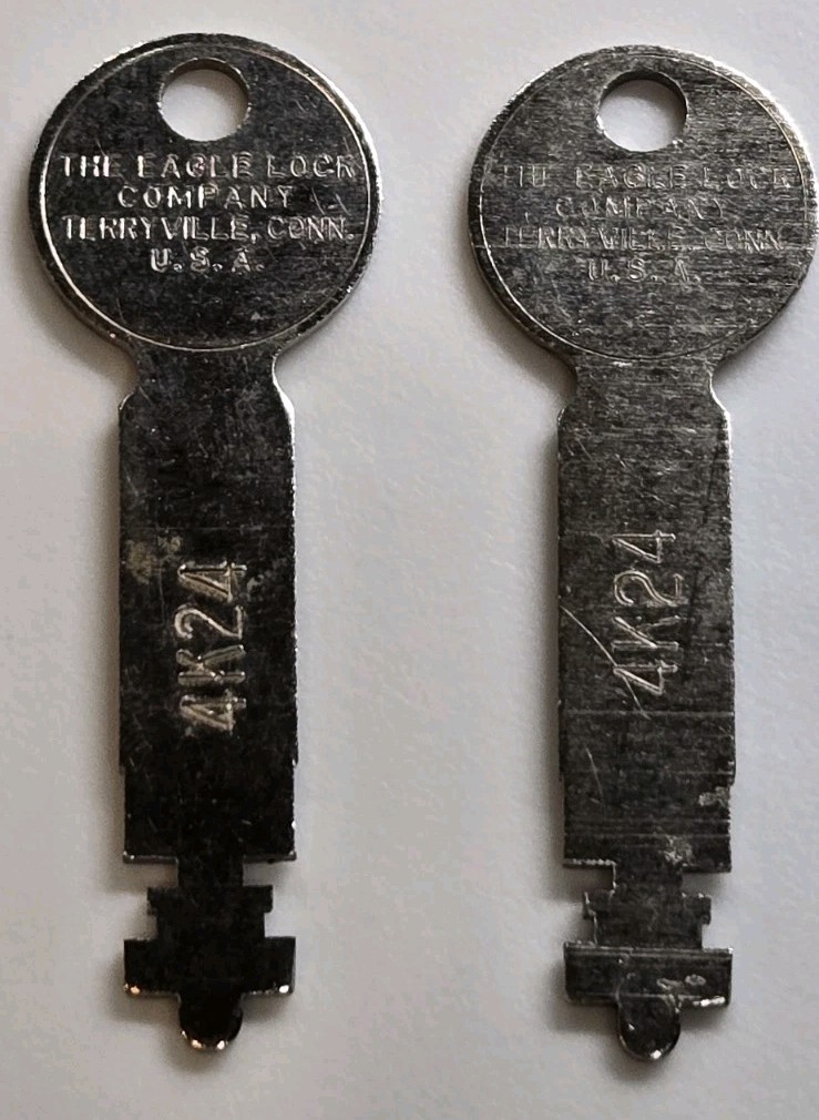 2 VINTAGE EAGLE FLAT SKELETON KEYS #4K24