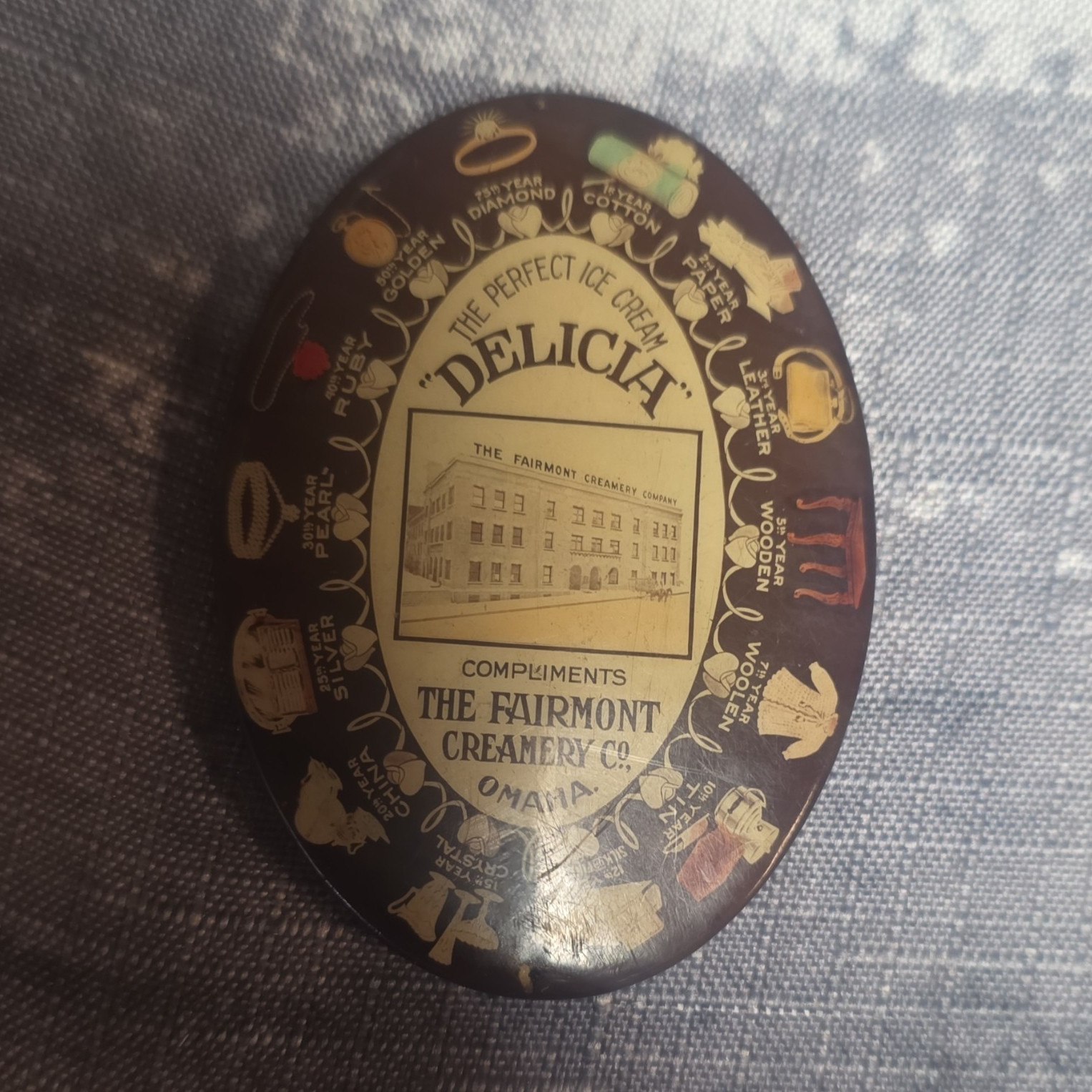 Delicia Oval Pocket Mirror - The Fairmont Creamery Co. Omaha Advertising