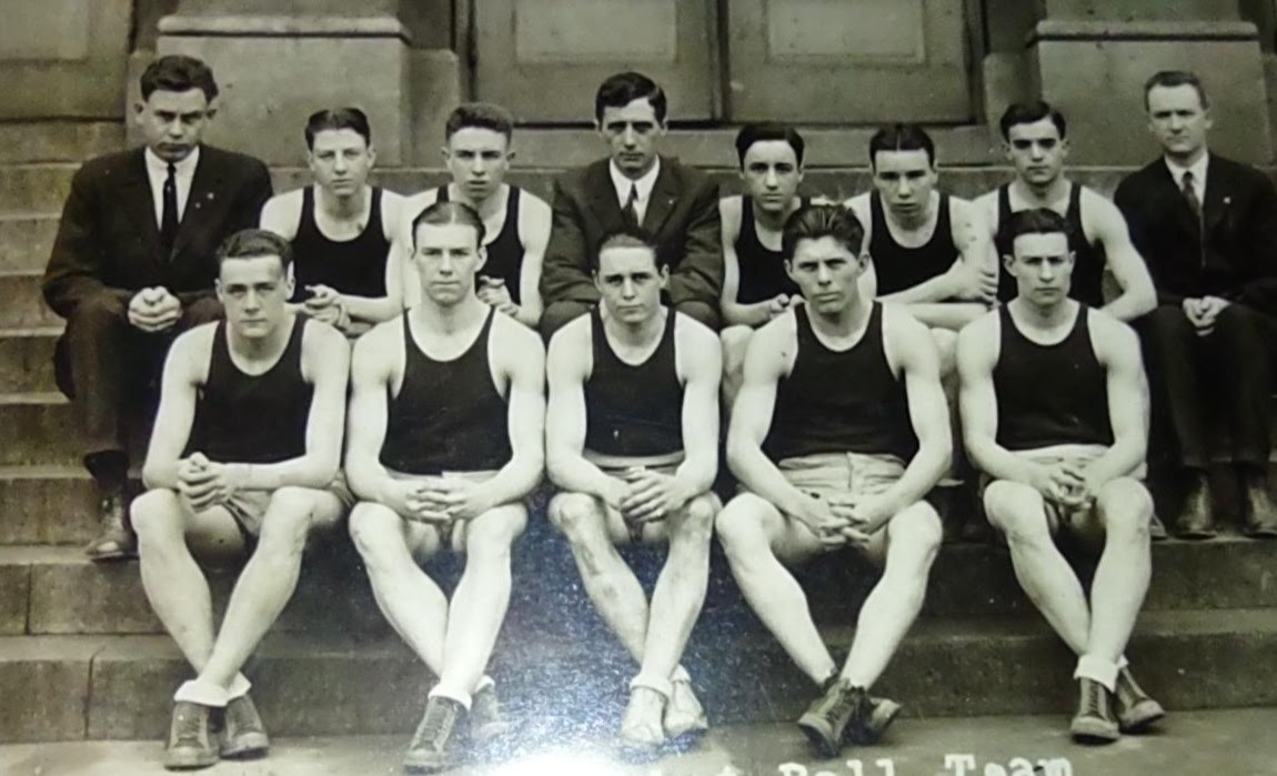 RPPC MANUAL BASKETBALL TEAM LOS ANGELES 1922.  WINNER SECTIONAL MEET ALL I\'DEED.
