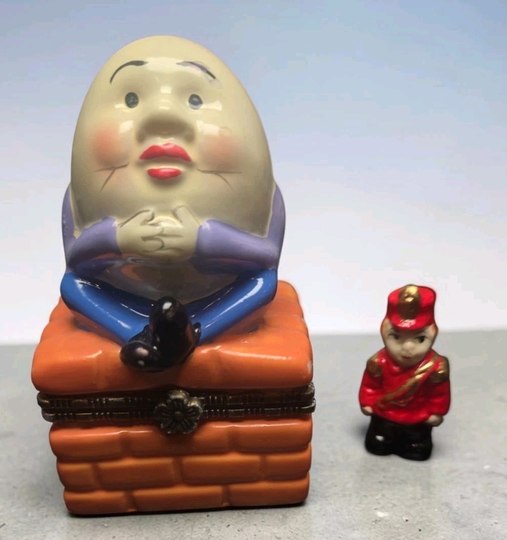 Vtg Humpty Dumpty Hinged Porcelain Limoges Style Trinket Box Royal Guard Figure