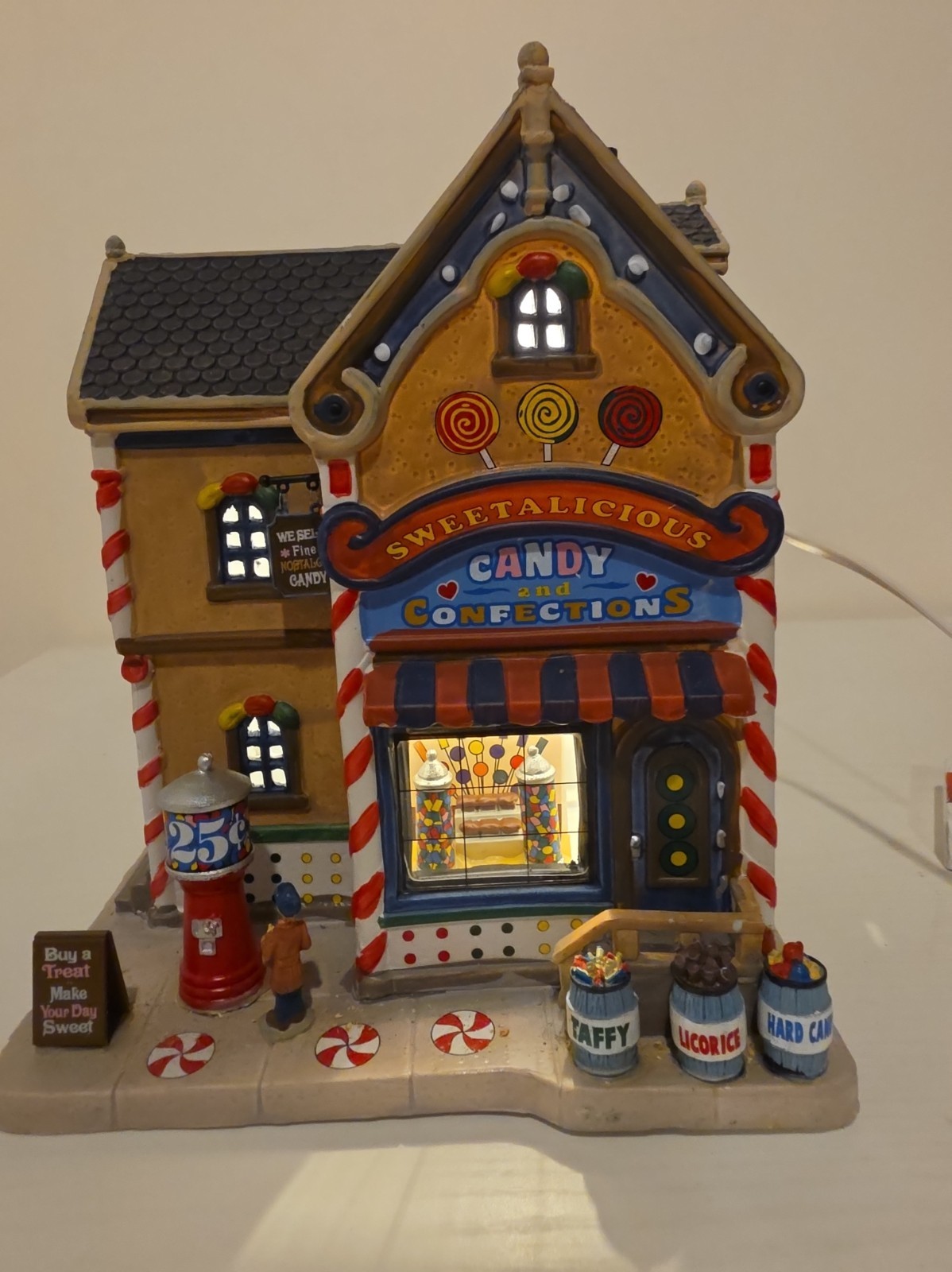  Lemax Coventry Cove SWEETALICIOUS CANDY  & CONFECTIONS  Village Lighted Shop