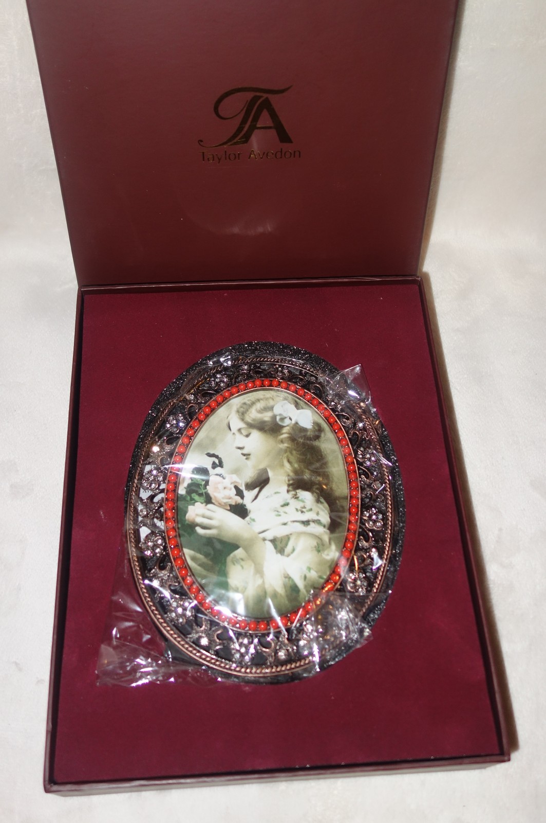 Taylor Avedon collectible Enamel Crystals Photo picture Frame rb new