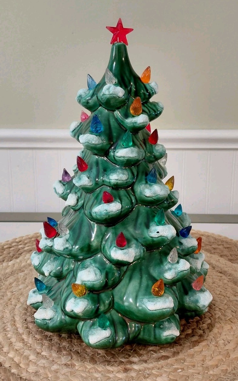 VINTAGE HOLLAND MOLD CERAMIC CHRISTMAS TREE 10” No Base