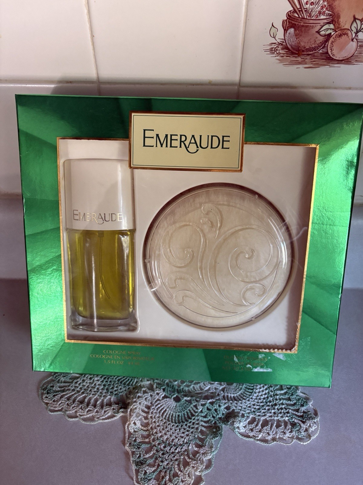 VTG Coty Emeraude 2 Pc Gift Set 1.5oz Cologne Spray & Dusting Powder In Box