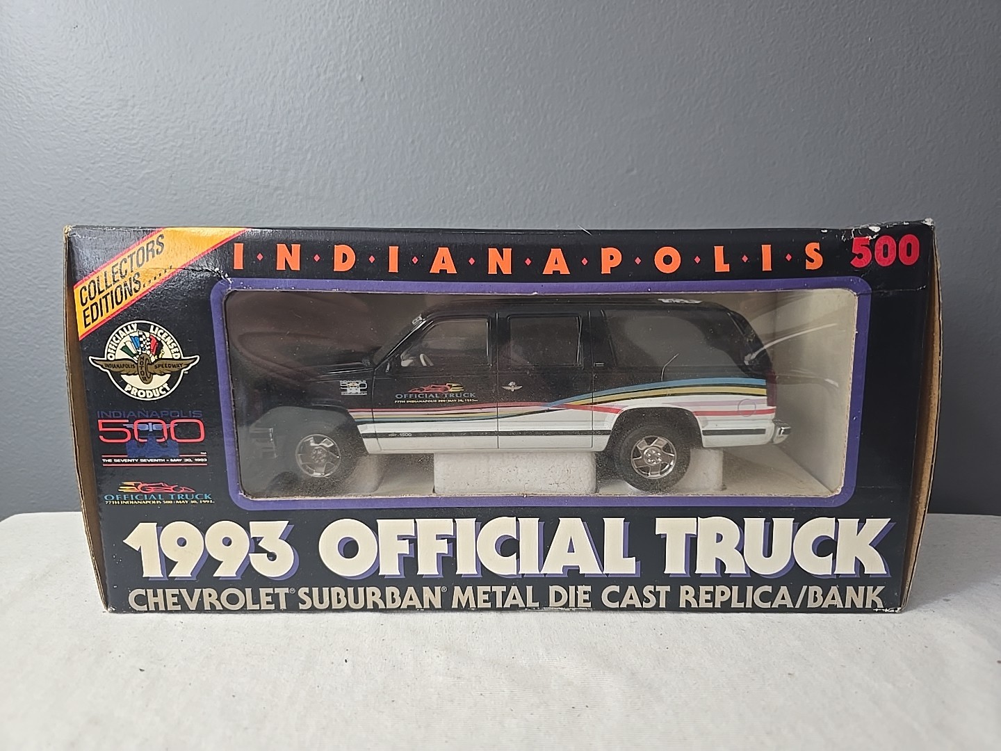 Brookfield Indianapolis 500 1993 Official Truck Chevrolet Suburban Bank 1:24 