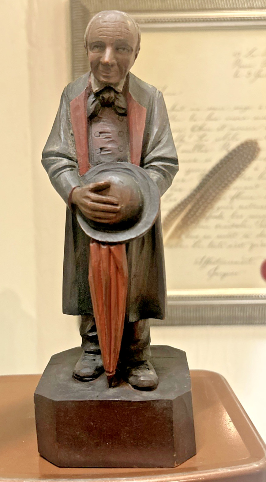 VINTAGE ANRI ITALY HAND CARVED WOOD GENTLEMAN FIGURINE HAT UMBRELLA 7.5