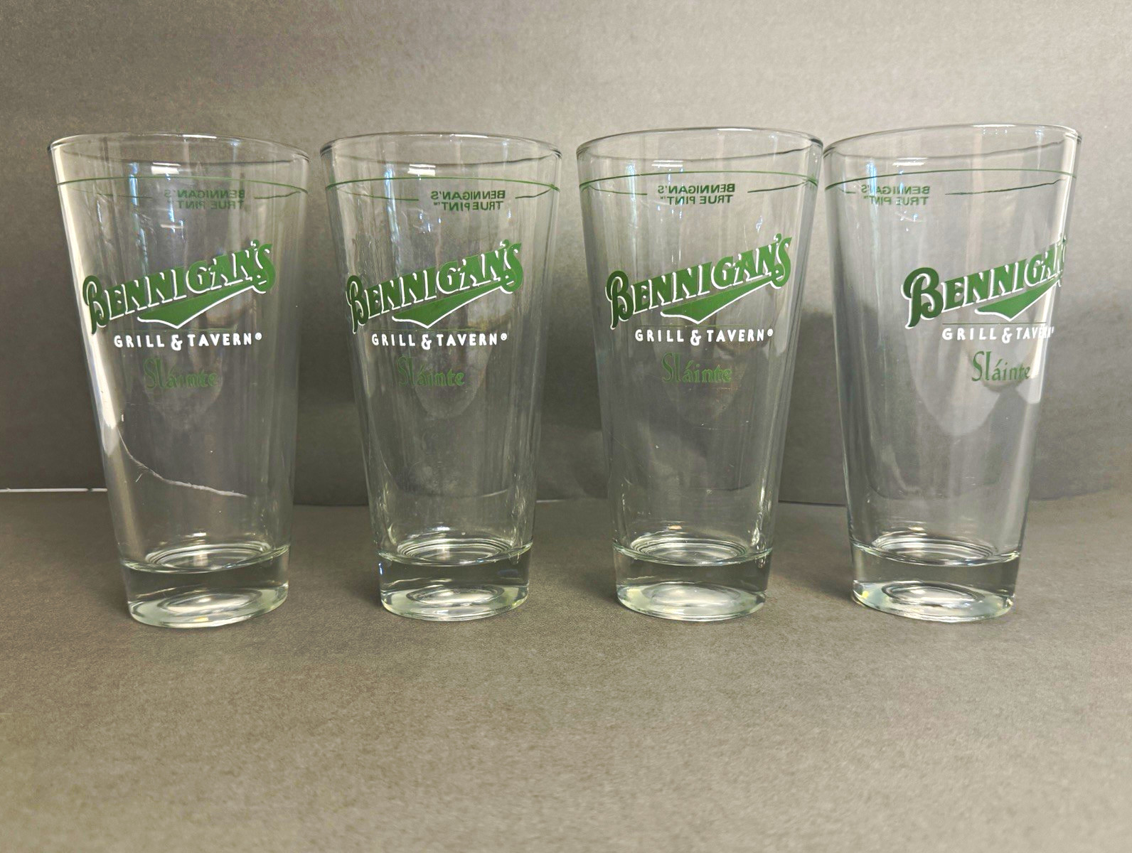 Bennigan’s True Pint Glasses Set of 4 Slainte Grill & Tavern Vintage 1998