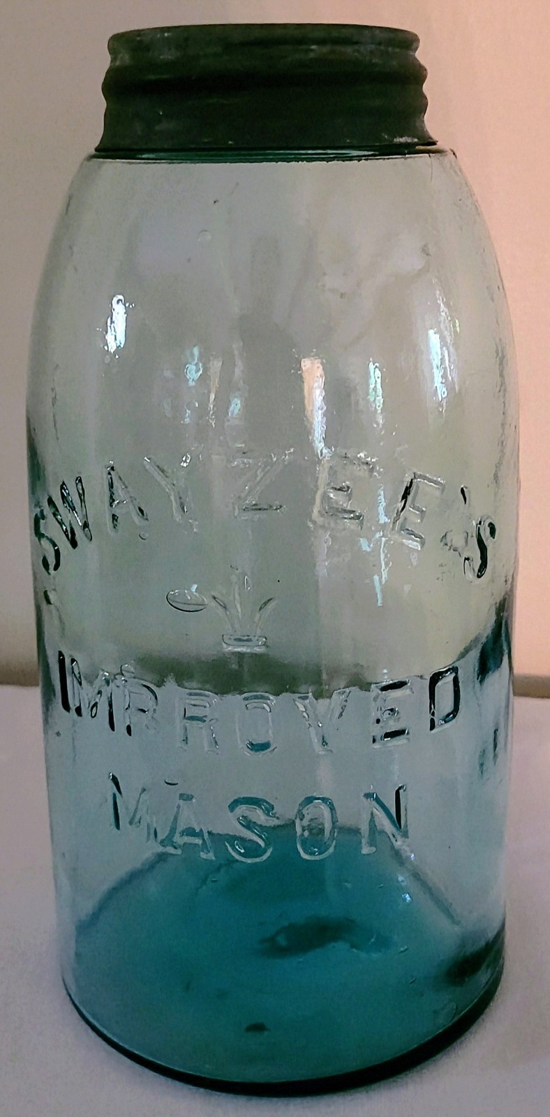 1895-1906 SWAYZEE\'S (fleur-de-lis) IMPROVED MASON HG Aqua jar - Error on P