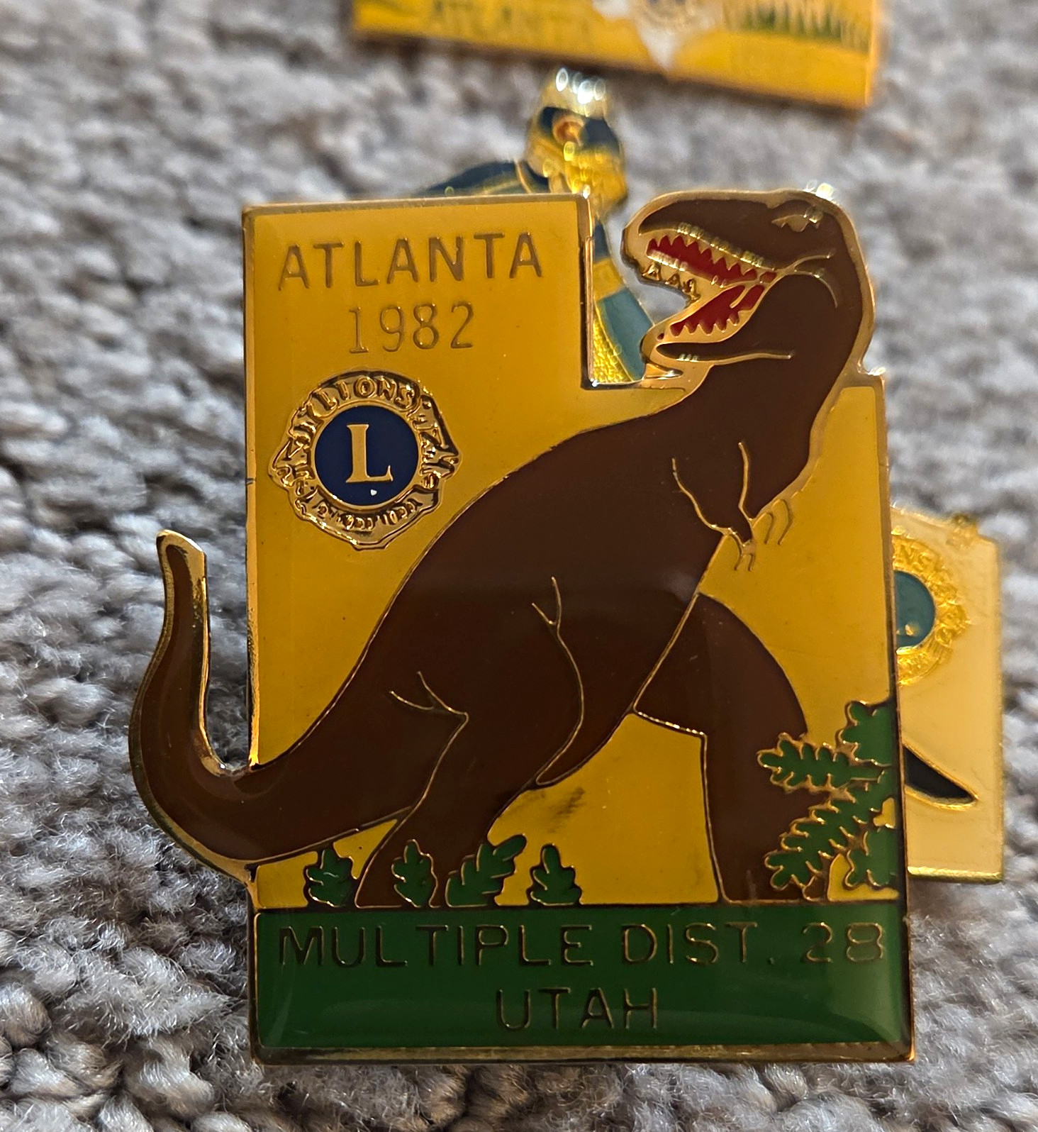LOT OF 13 VINTAGE LIONS CLUB PINS 1980s - TEXAS UTAH MARYLAND DINOSAUR RARE