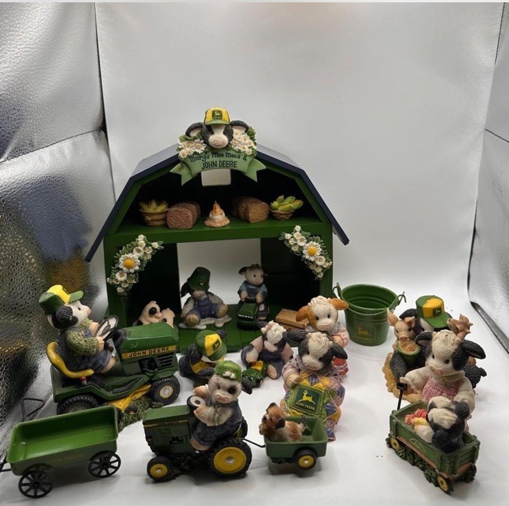 Enesco Mary’s Moo Moos John Deere Figurine Lot w/ Barn Display Tractors Cows