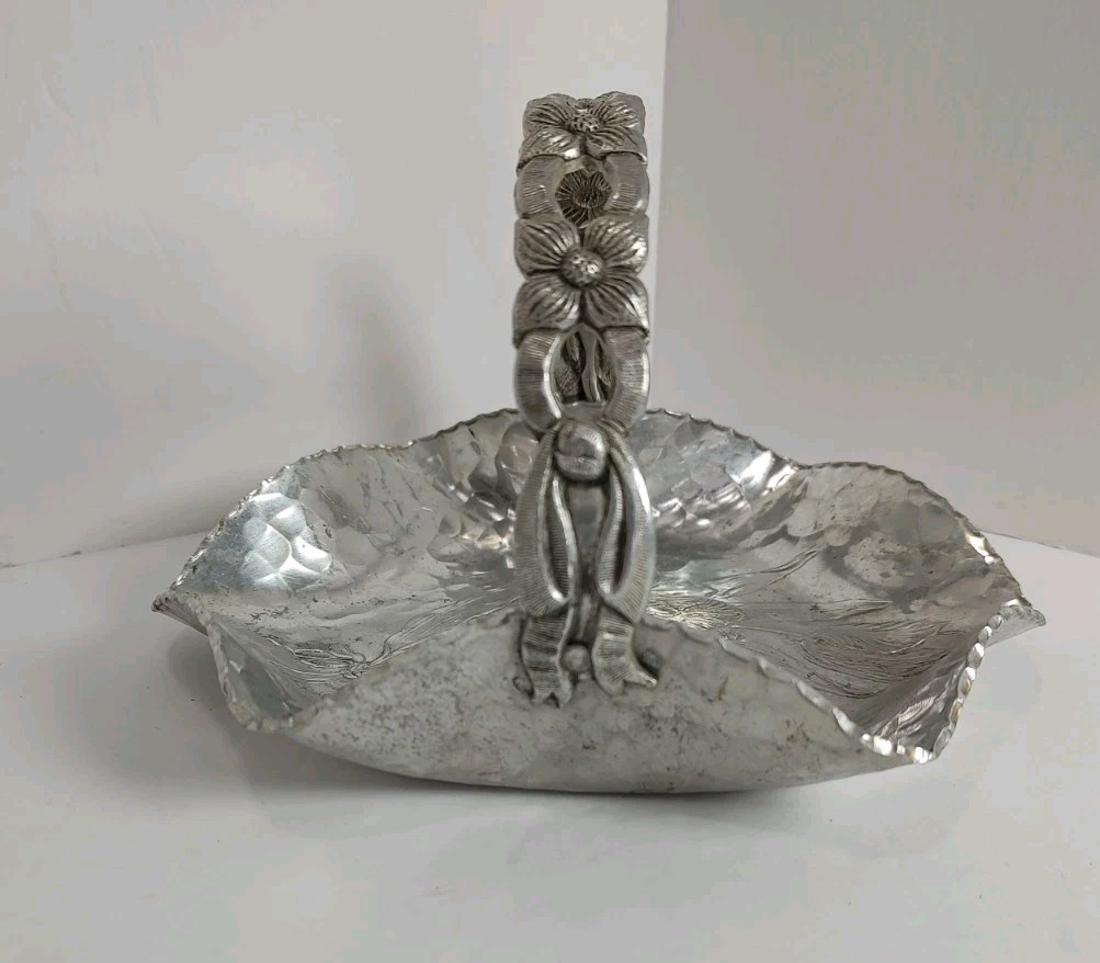 Vintage Rodney Kent Handmade Hammered Aluminum Tulip Candy Nut Trinket Basket
