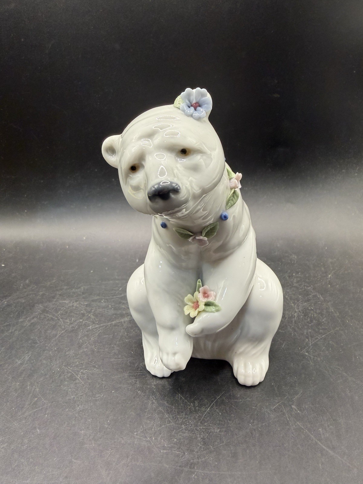 Lladro #6355 Polar Bear With Flowers  2002 Porcelain Figurine (Mint)