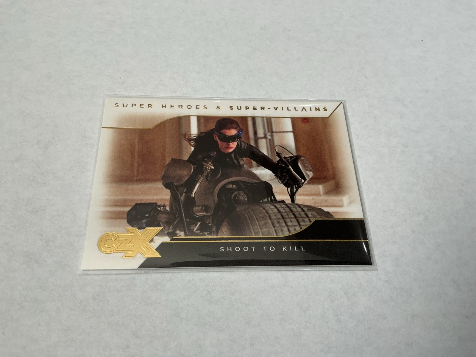 2019 Cryptozoic CZx Super Heroes & Super-Villains Catwoman Anne Hathaway RC #42