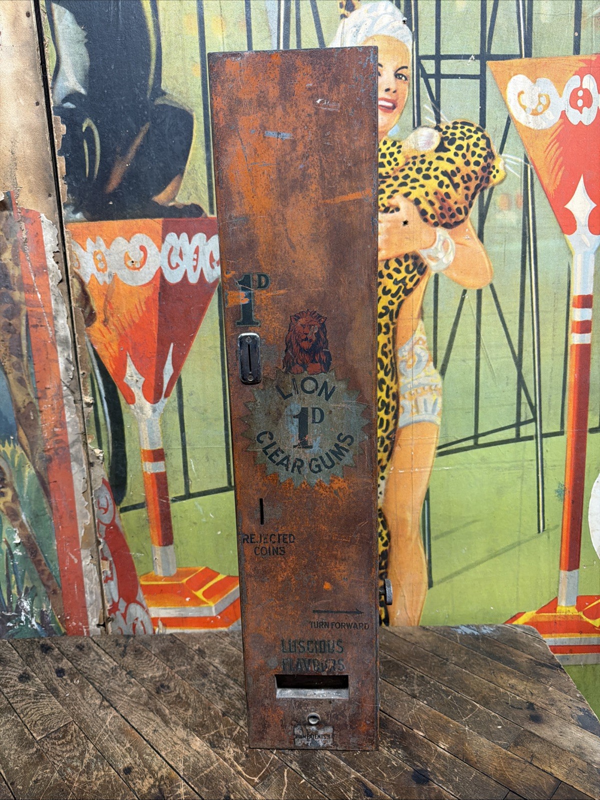 VINTAGE C. 1910 LION CLEAR GUMS PENNY OPERATED VENDING MACHINE SIGN BRITISH RARE