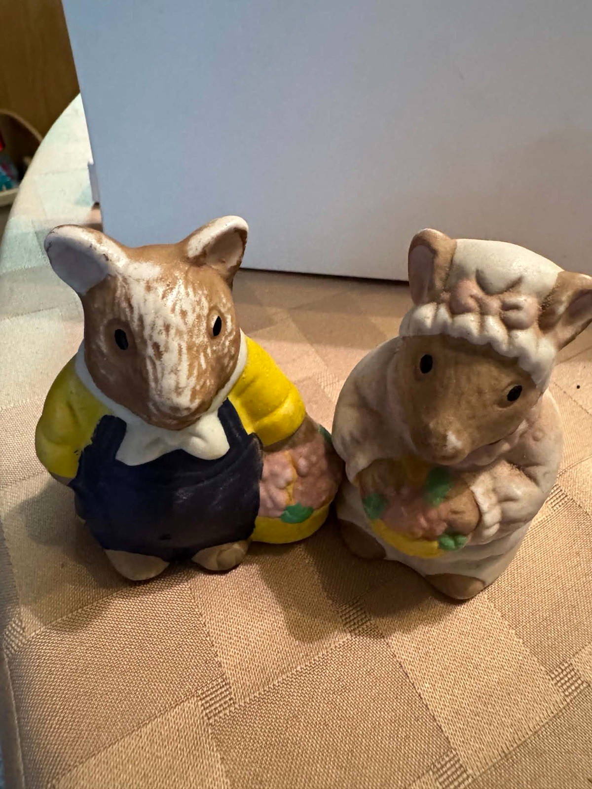 Vintage Ceramic Country Mice Salt Pepper Shakers Mouse Wearing Apron Bonnet