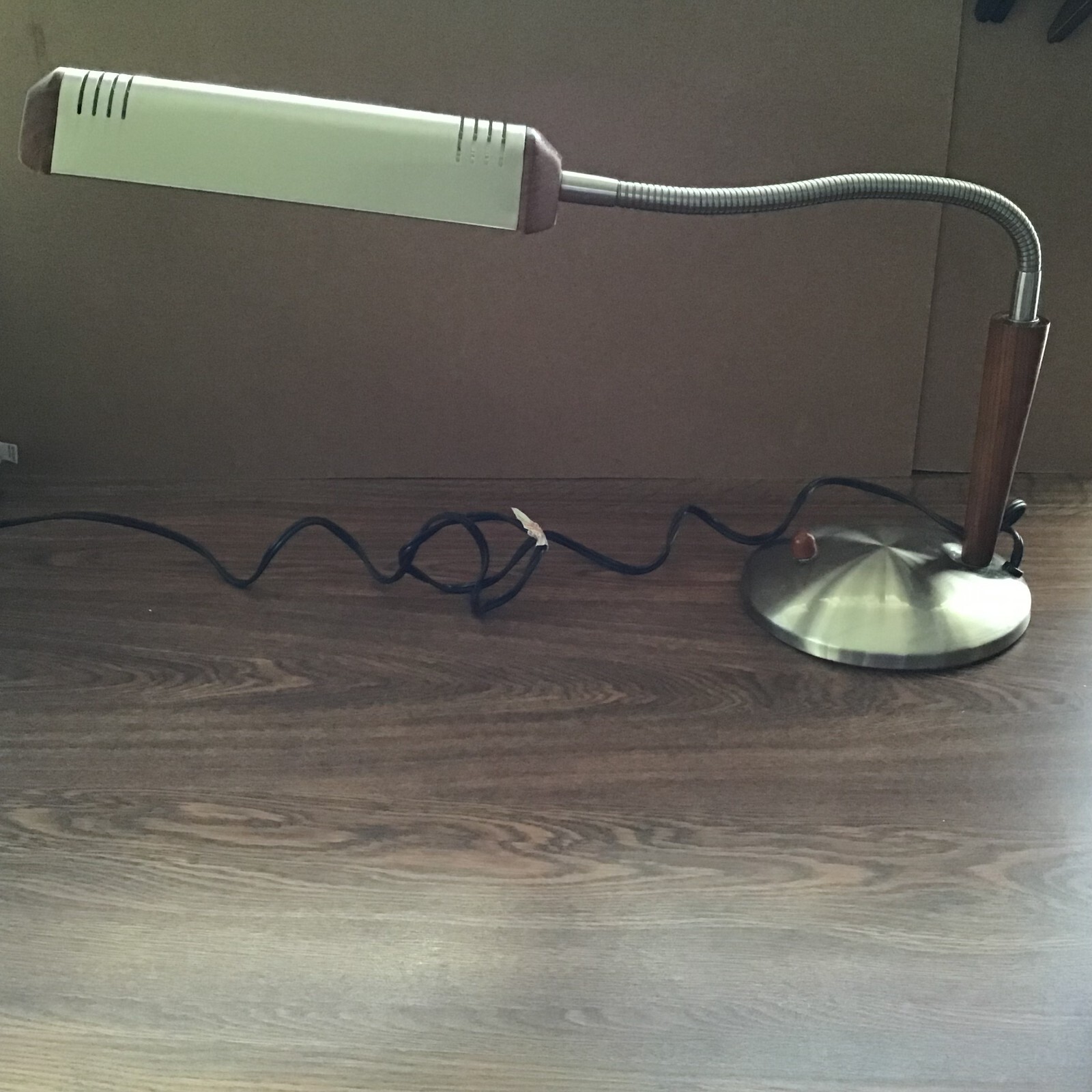 Desk Lamp  Vtg 14\