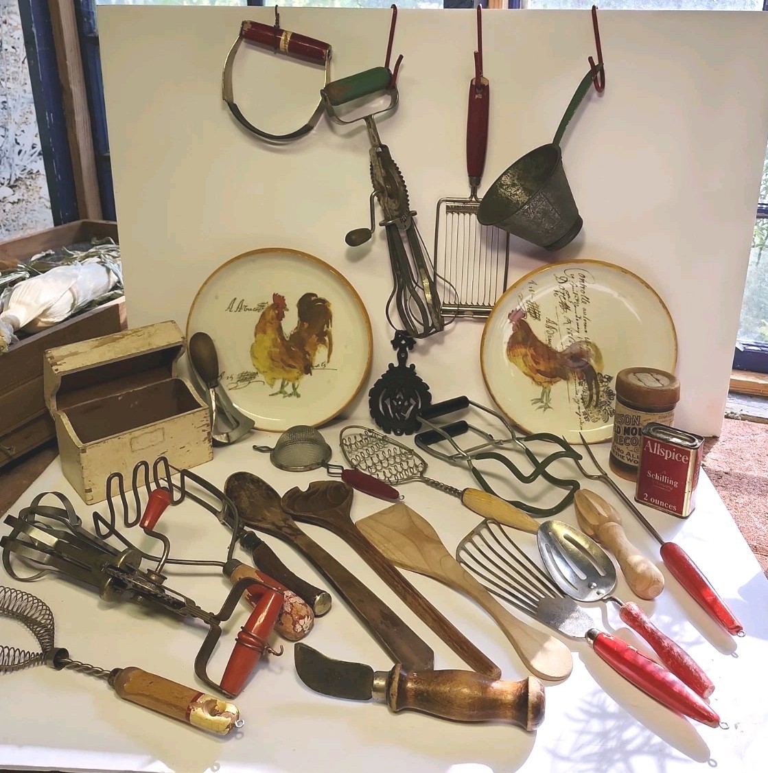 Lg Lot of Vintage Kitchen Utensils Tools Gadgets Farmhouse Primitive Decor- e6
