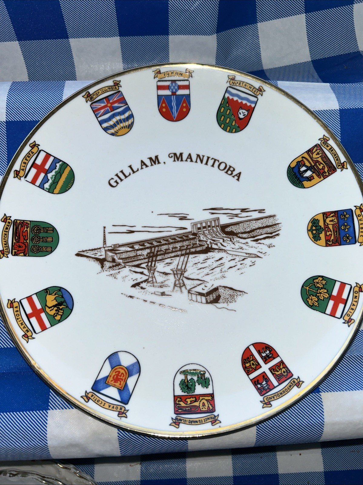 Gillam Manitoba VINTAGE COLLECTOR Souvenir 22 k gold rim Plate 9.25” Diameter