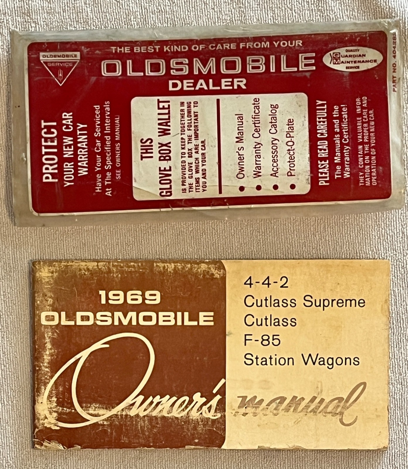 Original 1969 Oldsmobile Olds 4-4-2 Cutlass Owner\'s Manual & Glove Box Wallet