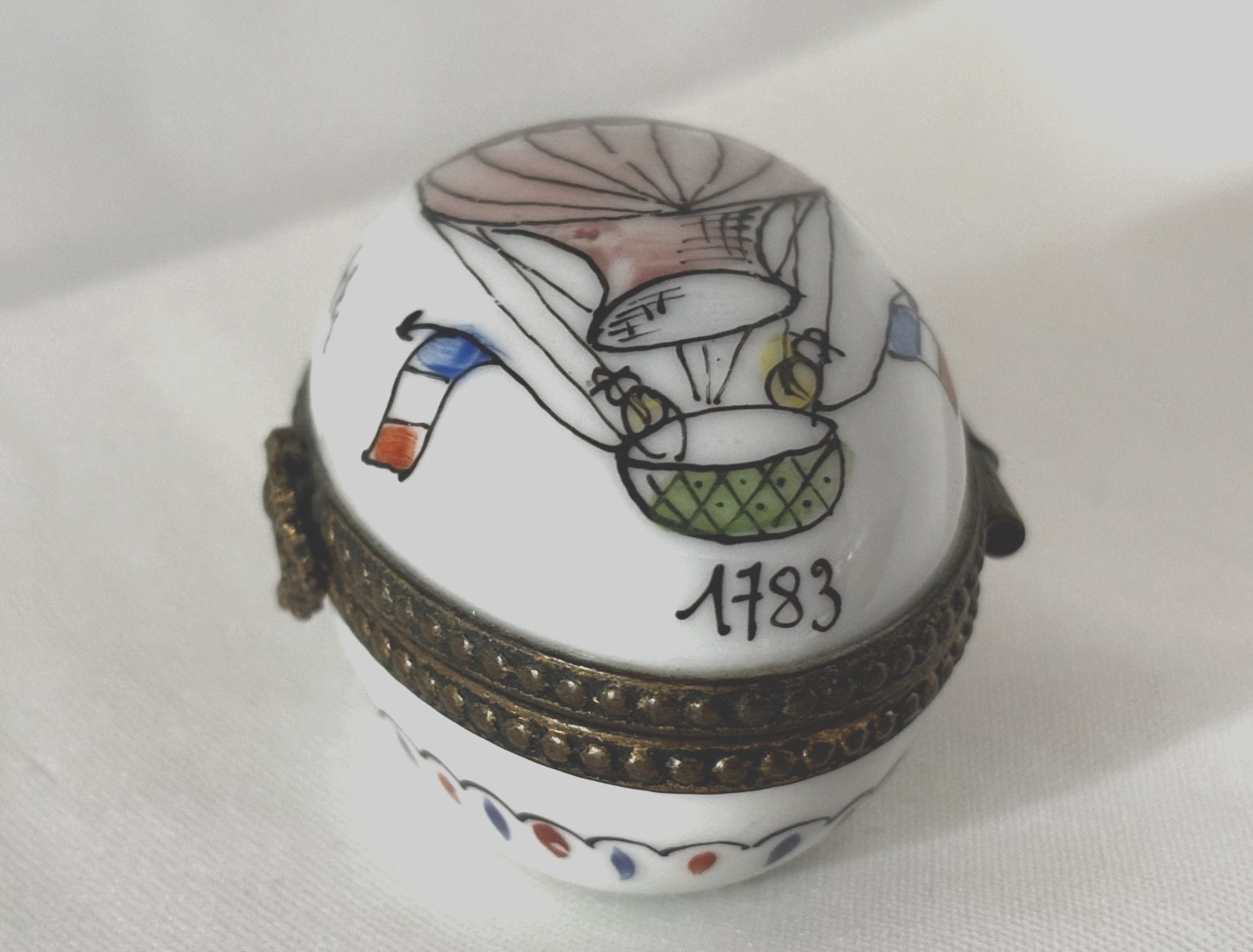 LIMOGES RARE PORCELAIN 1783 COMMEMORATIVE HINGED EGG SHAPED TRINKET BOX VINTAGE