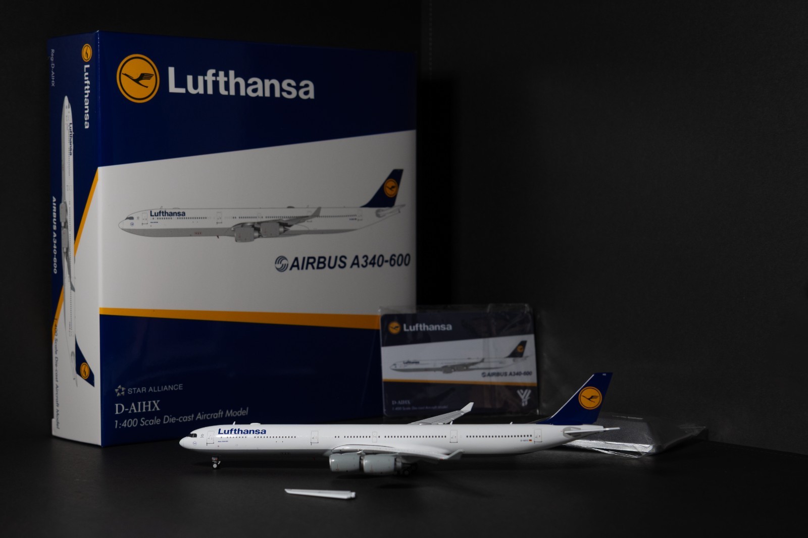 YY Wings Lufthansa Airbus A340-600 D-AIHX 1:400 flaps down.
