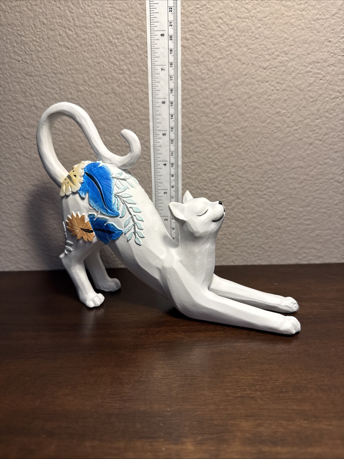 Stretching cat Figure