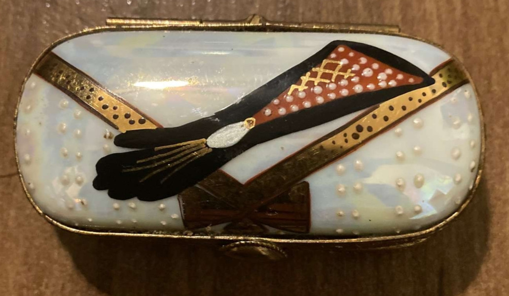 VINTAGE Rare Limoges Peint Main Glove Mitt Box Hinged Trinket Box Signed, France