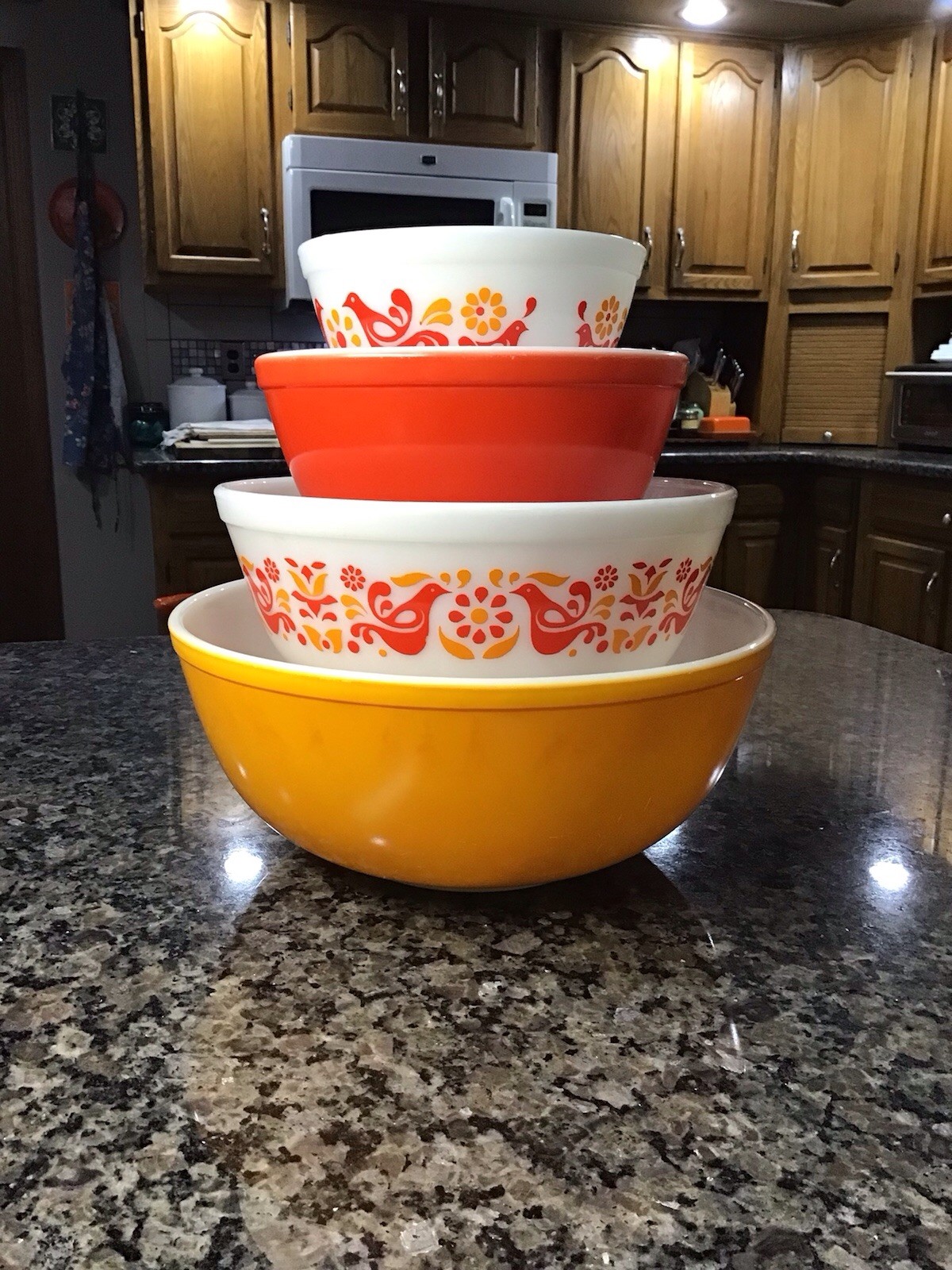 VINTAGE PYREX Friendship Birds 4pc Set Nesting Mixing Bowls 1950s MINTY w/STANDS