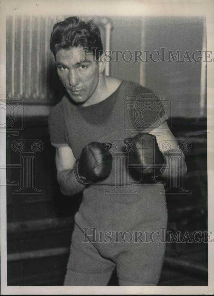 1937 Press Photo Boxer Enrico Venturi trains for bout vs Lou Ambers in NYC
