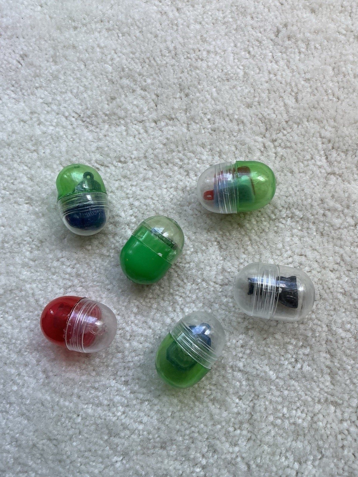 LOT OF 6 VINTAGE RARE GUMBALL, CRACKER JACK, PLASTIC TOY CHARMS AND PRIZES #2