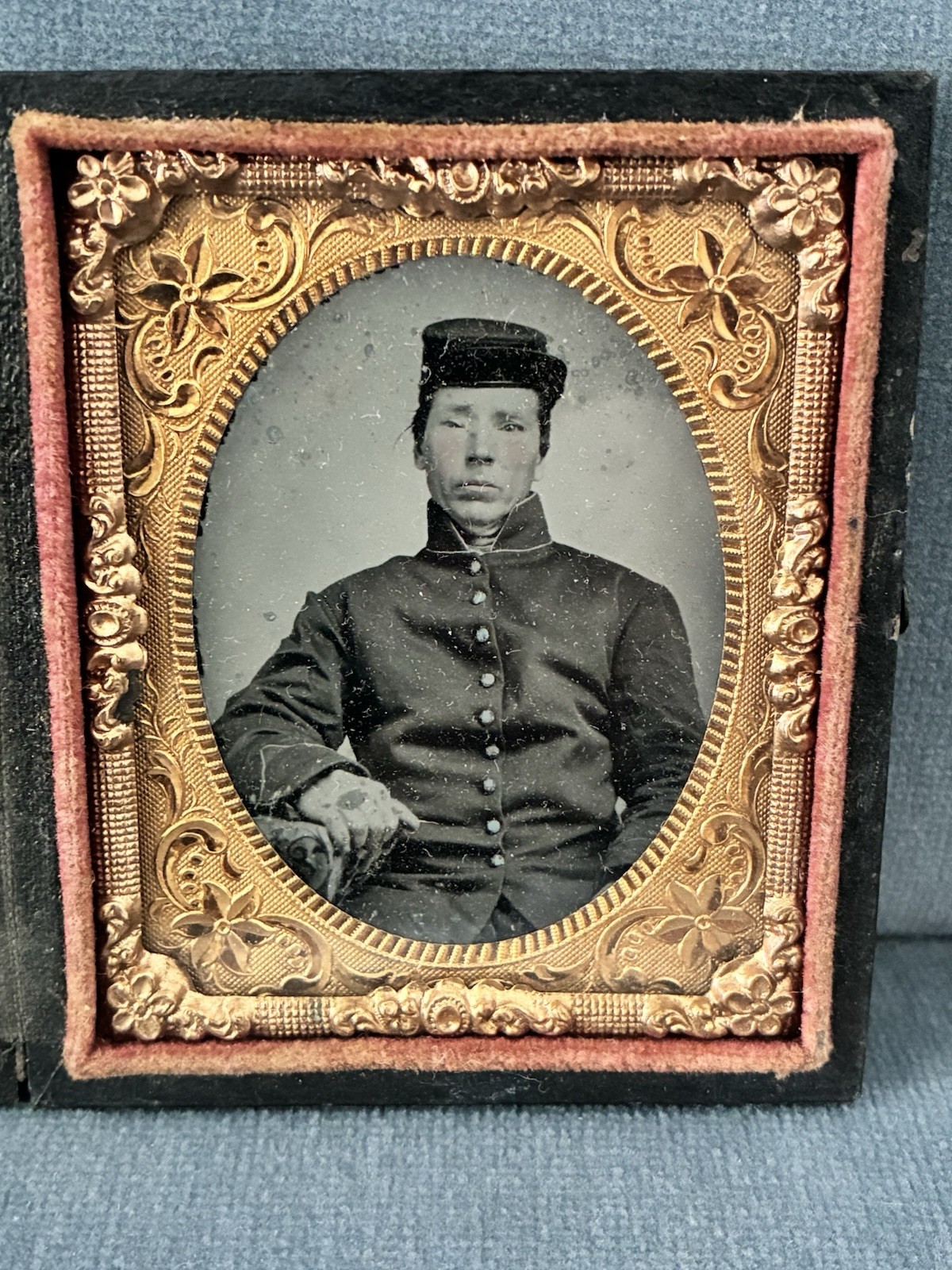 ANTIQUE CIVIL WAR TINTYPE TIMTED UNION SOLDIER PORTRAIT LEATHER CASE 1/9TH PLATE