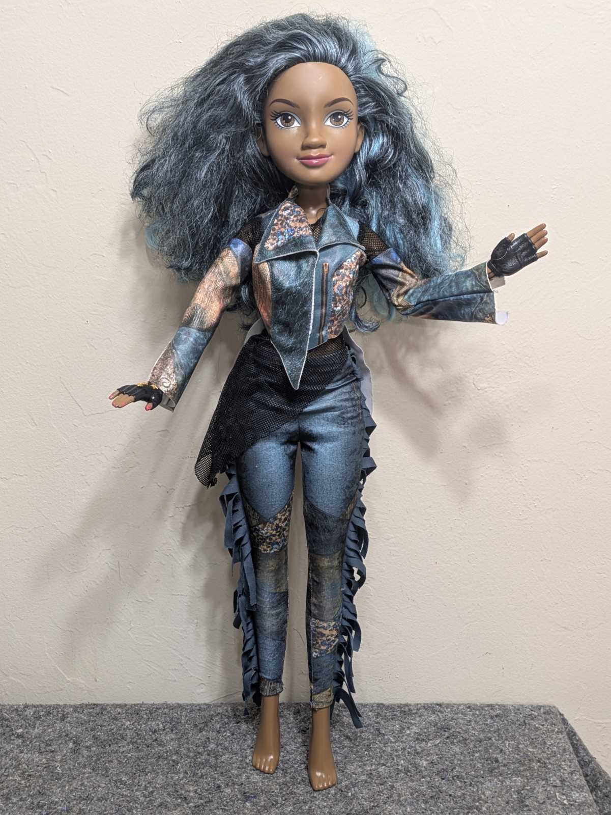 Disney Descendants UMA ISLE Fashion Doll Jumbo Large Tall 28\